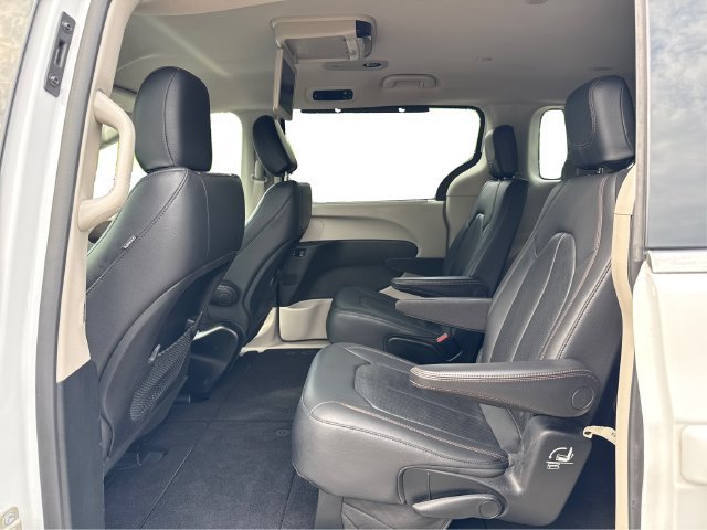 Used 2018 Chrysler Pacifica Touring-L FWD image 11