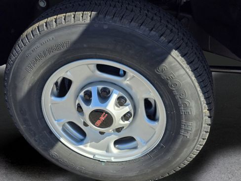 Used 2025 GMC Sierra 2500 Pro image 12