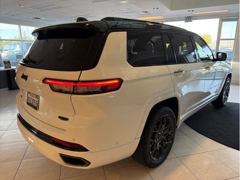 Used 2023 Jeep Grand Cherokee L Summit AWD/4WD image 5