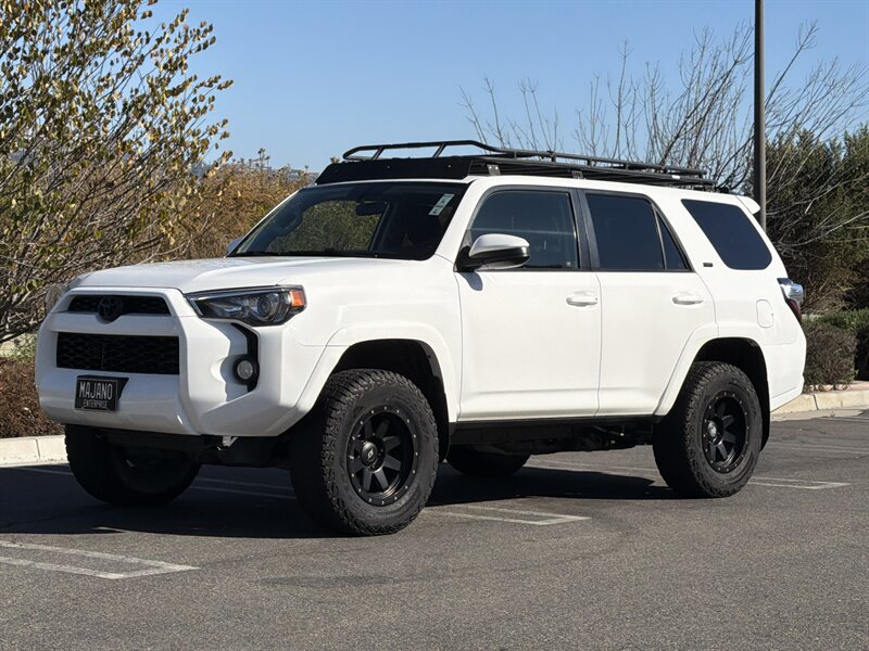 Used 2018 Toyota 4Runner SR5 AWD/4WD image 2