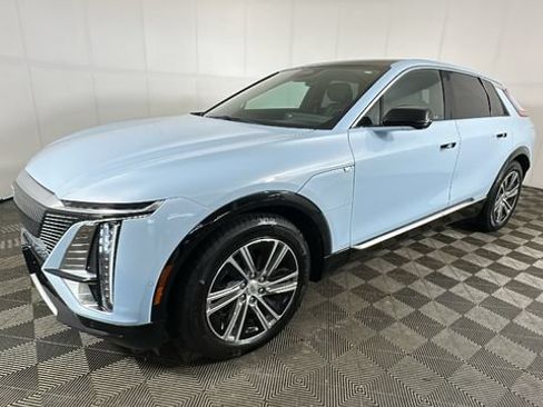 Used 2024 Cadillac Lyriq Luxury AWD/4WD image 6