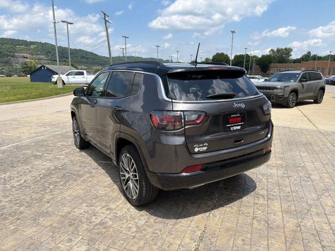 Used 2023 Jeep Compass Limited w/ Elite Group AWD/4WD image 6