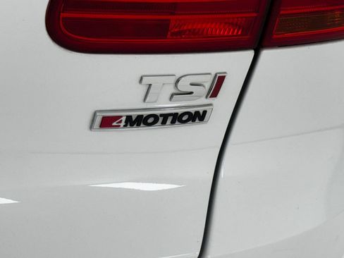 Used 2017 Volkswagen Tiguan S image 33