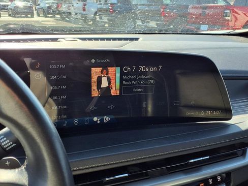 Used 2024 Cadillac XT4 Premium Luxury image 4