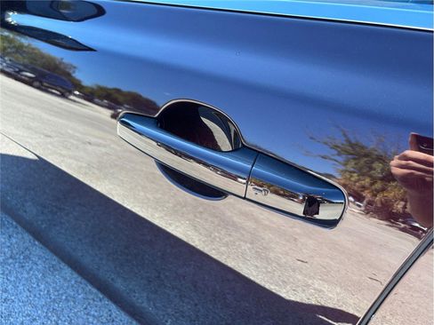 Used 2018 Jaguar XF Premium image 18