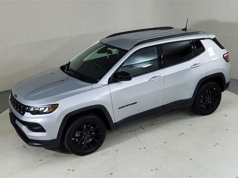 Used 2025 Jeep Compass Latitude w/ Convenience Group image 37