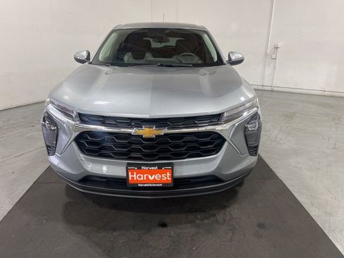 New 2026 Chevrolet Trax LS image 2