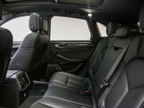 Certified 2026 Porsche Macan AWD/4WD image 23