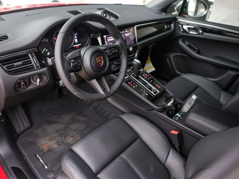 Certified 2025 Porsche Macan Turbo image 10