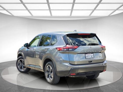 Used 2024 Nissan Rogue SV FWD image 5