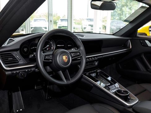 Used 2022 Porsche 911 Carrera RWD image 22