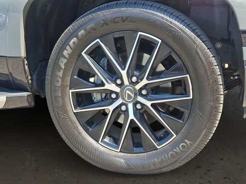 Used 2025 Lexus GX 550 w/ Accessory Package (2T) AWD/4WD image 10