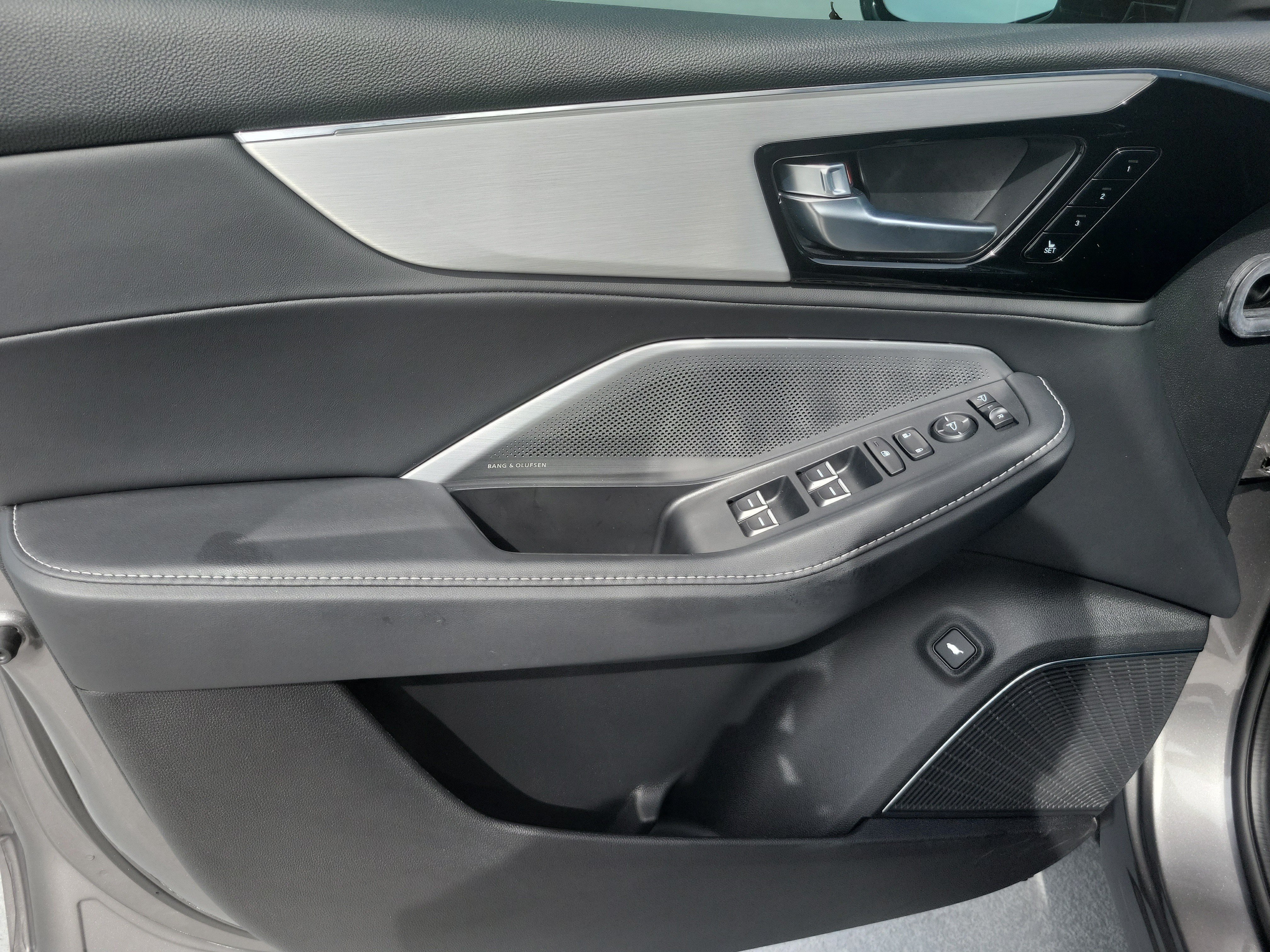 Used 2025 Acura MDX w/ Technology Package FWD image 19