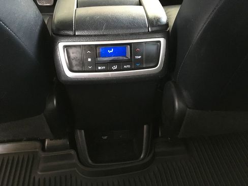 Used 2017 Toyota Highlander SE AWD/4WD image 26