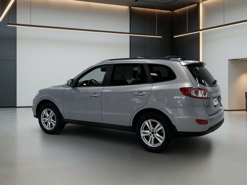 Used 2010 Hyundai Santa Fe Limited w/ Navigation Pkg 4 FWD image 3
