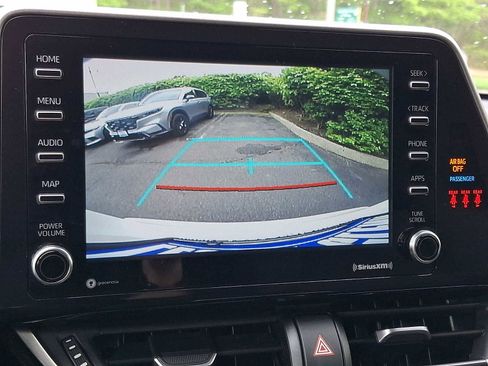 Used 2020 Toyota C-HR LE FWD image 17