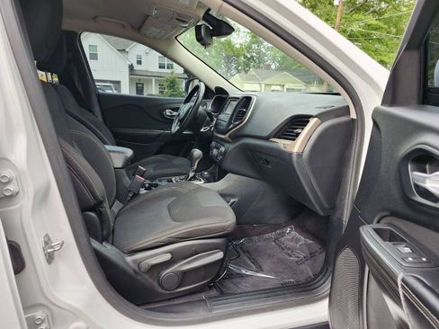 Used 2016 Jeep Cherokee Latitude AWD/4WD image 7