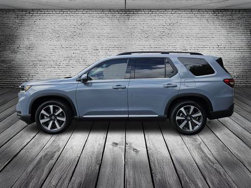 Certified 2025 Honda Pilot Touring image 2