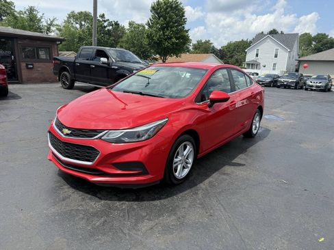 Used 2017 Chevrolet Cruze LT FWD image 3