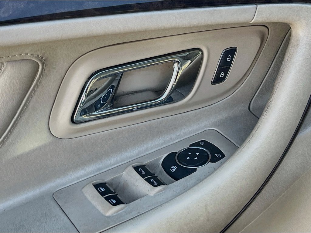 Used 2019 Ford Taurus Limited FWD image 18