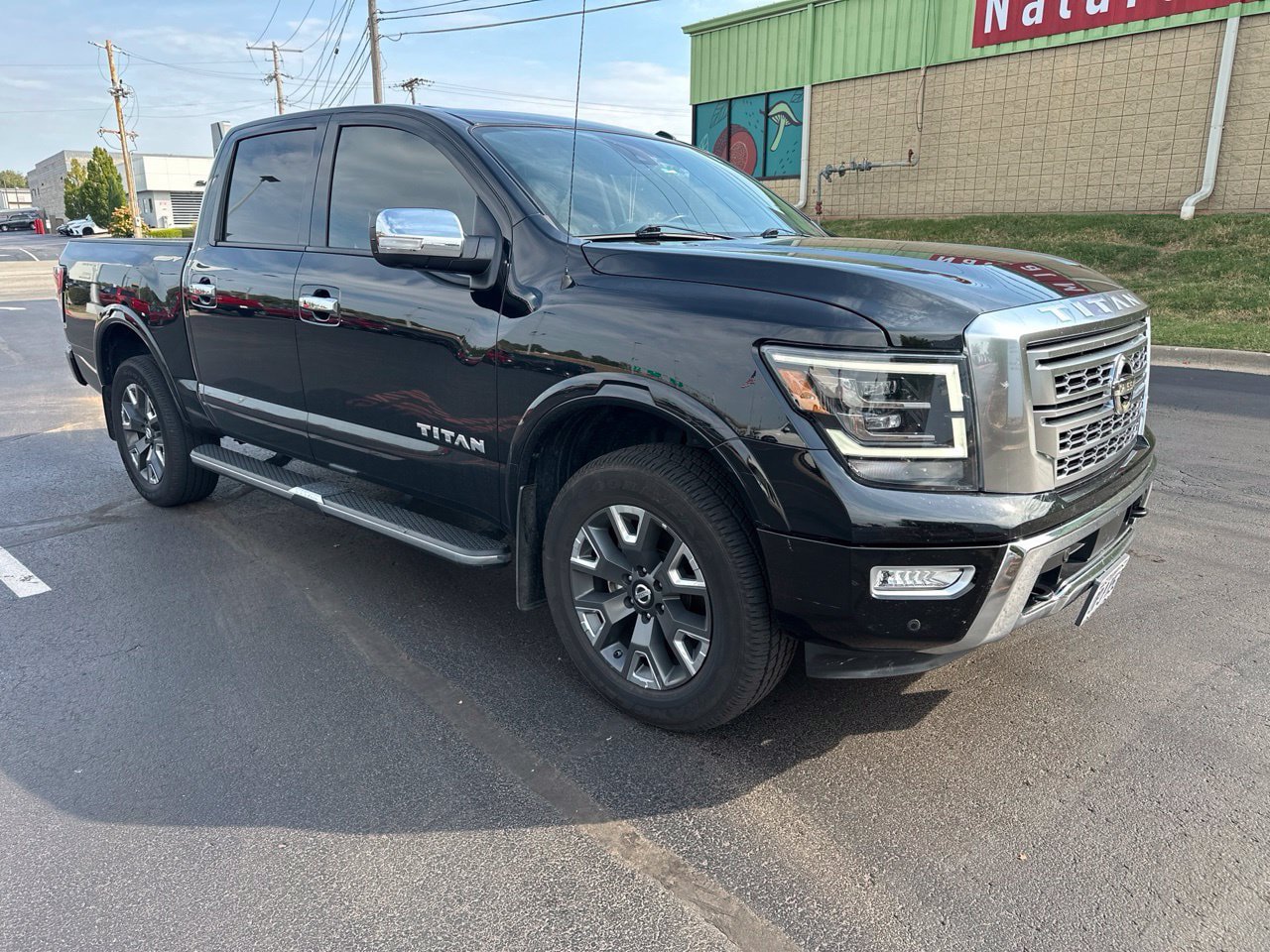 Used 2021 Nissan Titan Platinum Reserve w/ Moonroof Package AWD/4WD image 1