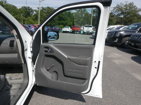 Used 2018 Nissan Frontier S RWD image 22