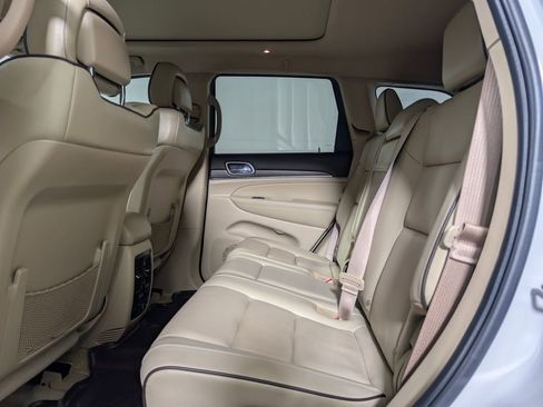 Used 2018 Jeep Grand Cherokee Overland image 13