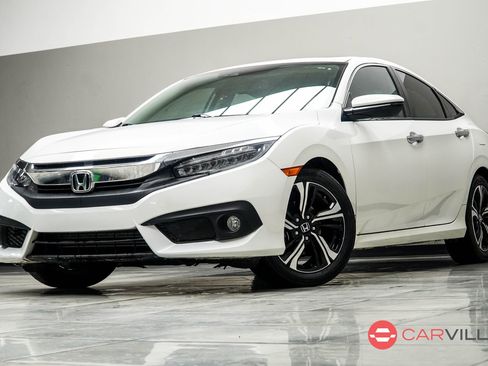 Used 2018 Honda Civic Touring image 1