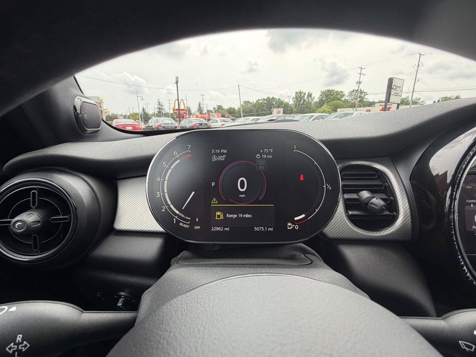 Used 2022 MINI Cooper 4-Door Hardtop w/ Premium Package FWD image 18