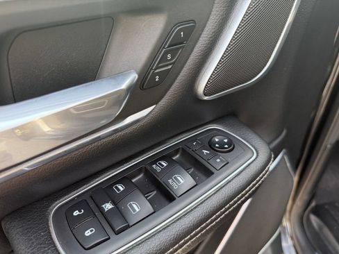 Used 2019 RAM 1500 Laramie AWD/4WD image 17