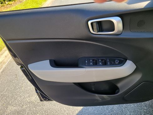 Used 2025 Hyundai Venue SEL FWD image 17