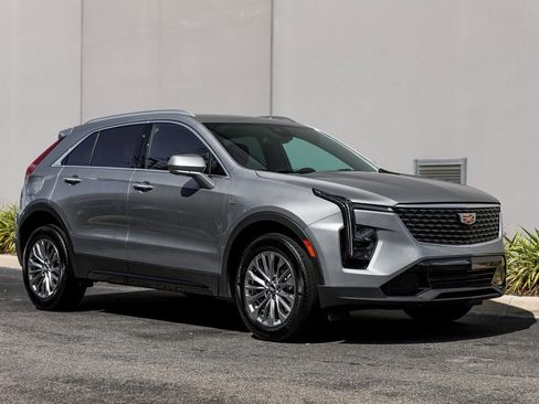 Used 2025 Cadillac XT4 Premium Luxury image 7