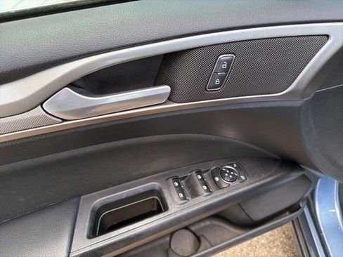 Used 2018 Ford Fusion SE image 22