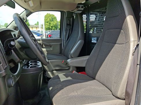 Used 2022 GMC Savana 2500 w/ Driver Convenience Package RWD image 16