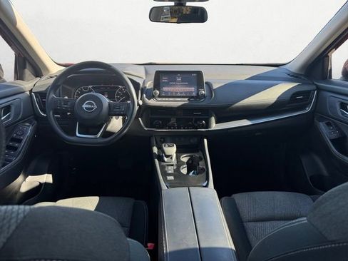 Used 2024 Nissan Rogue SV image 10