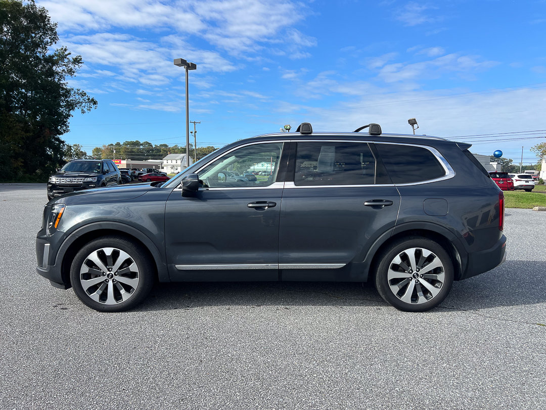 Used 2020 Kia Telluride EX w/ EX Premium Package FWD image 3
