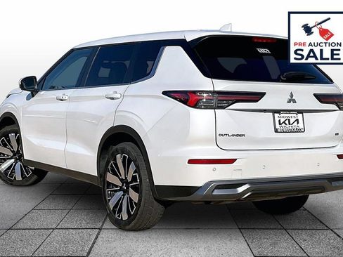 Used 2025 Mitsubishi Outlander SE AWD/4WD image 12