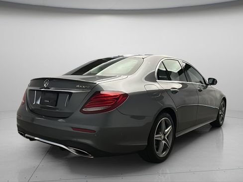 Used 2017 Mercedes-Benz E 300 4MATIC image 7
