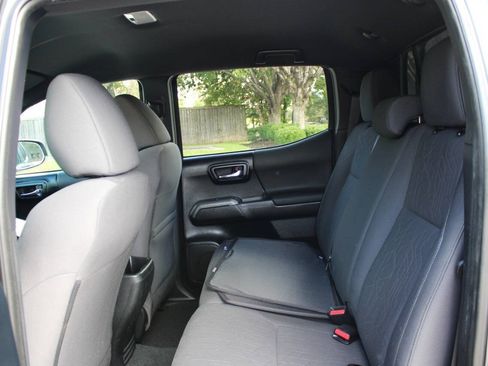 Used 2016 Toyota Tacoma TRD Off-Road w/ Towing Package RWD image 12