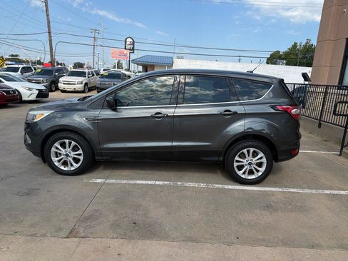 Used 2017 Ford Escape SE FWD image 8