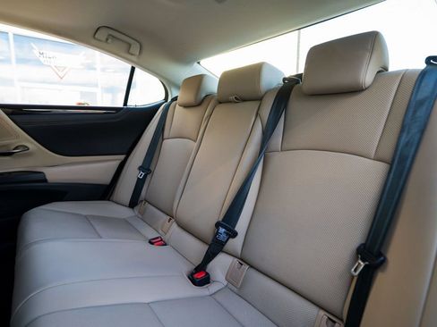 Used 2020 Lexus ES 300h w/ Premium Package image 33