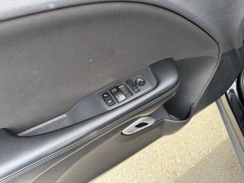 Used 2015 Dodge Challenger SXT image 13