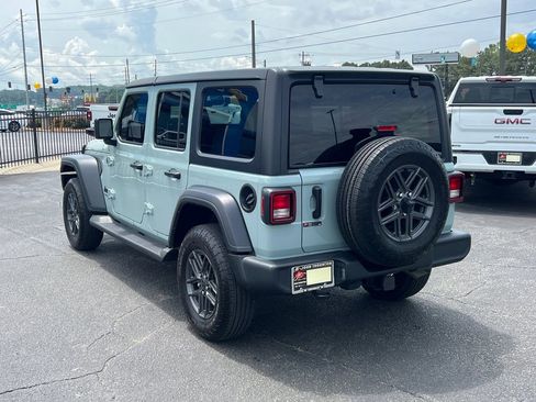 Used 2024 Jeep Wrangler Unlimited Sport AWD/4WD image 8