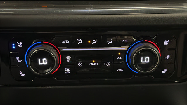 Used 2024 Chevrolet Silverado 3500 High Country w/ High Country Premium Package AWD/4WD image 18