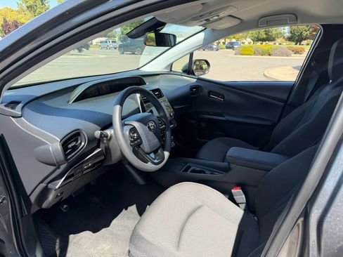 Used 2022 Toyota Prius LE image 13