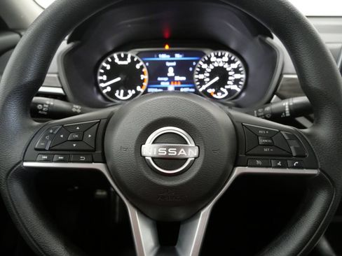 Used 2025 Nissan Altima 2.5 SV FWD image 16