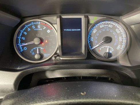 Used 2021 Toyota Tacoma TRD Off-Road image 24