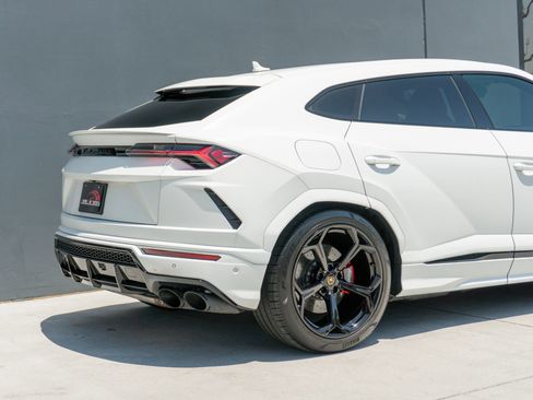 Used 2020 Lamborghini Urus AWD/4WD image 33