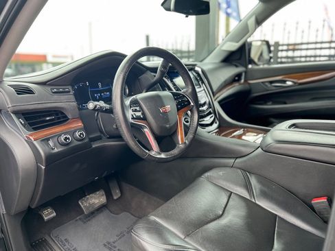 Used 2020 Cadillac Escalade ESV Luxury image 12
