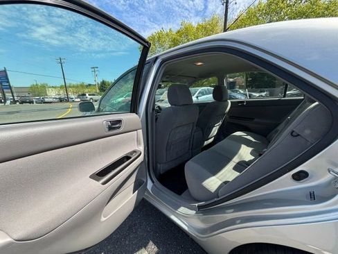 Used 2005 Toyota Camry LE image 21
